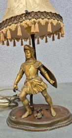 Staande lamp - Brons, IJzer, stof - Met bronzen Ridder.