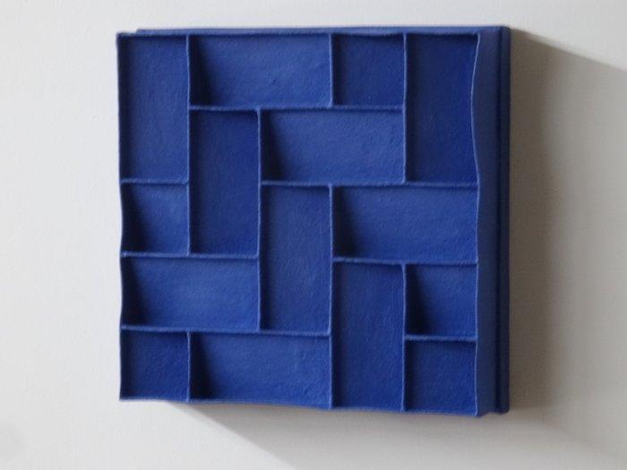 Hans Meeuwsen - Relief, 2025 - 91 Indisch blauw relief - 128, Antiquités & Art, Art | Objets design