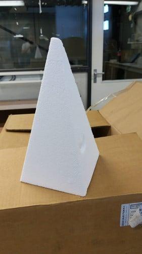 Oasis® Styropor Piepschuim Isimo Piramide 30×14×14 cm, Huis en Inrichting, Woonaccessoires | Kunstplanten en Kunstbloemen, Nieuw