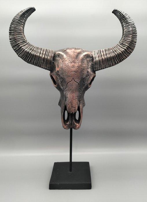 Buffel Schedel op een standaard - Grote dierenschedel - 56, Antiquités & Art, Art | Objets design