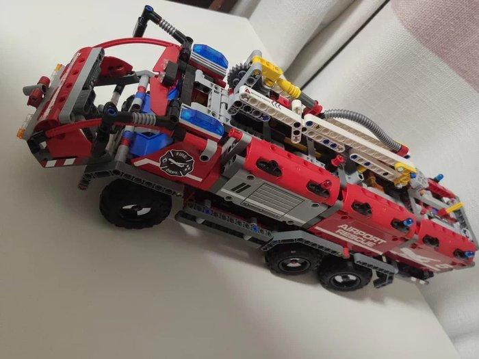 Lego Set - 42068 - Technic - 42068 Airport Rescue, Enfants & Bébés, Jouets | Duplo & Lego
