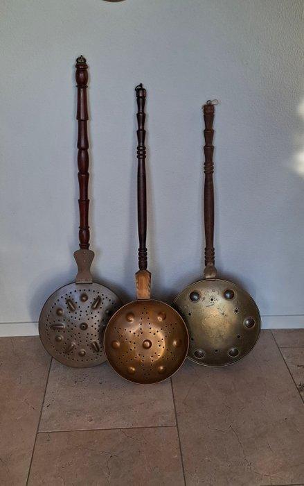 Decoratief ornament (3) - Frankrijk - Antieke bedpannen(, Antiek en Kunst, Antiek | Overige Antiek