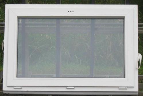 pvc raam , kipraam , chassis 124 x 82 wit / zwart ral 9005, Doe-het-zelf en Bouw, Raamkozijnen en Schuifdeuren, Inclusief glas