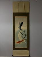 Hoogwaardige schilderij van twee levendige karpers. - Zijde