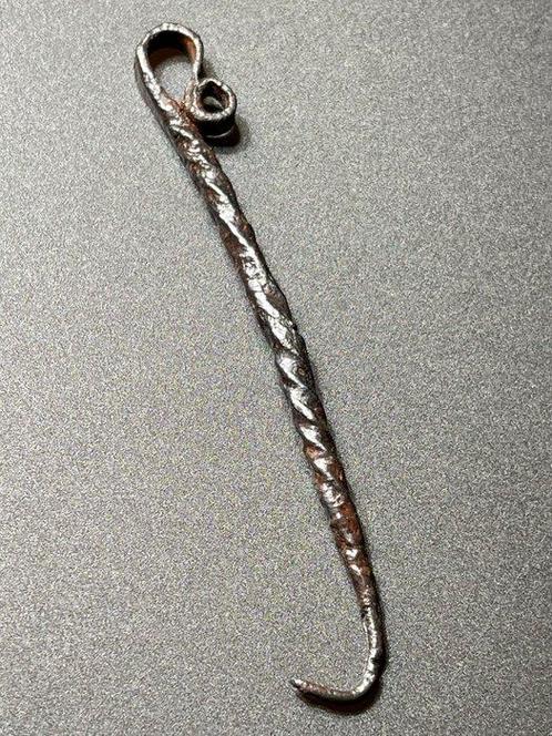 Viking periode IJzeren onbeschadigde vishaak met een, Antiek en Kunst, Antiek | Overige Antiek