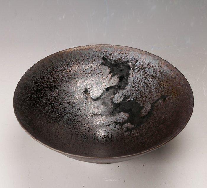 Japans Tenmoku-theeschaal — een vluchtende draak danst in, Antiek en Kunst, Antiek | Overige Antiek
