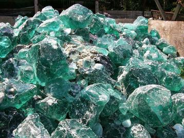 Glasbrokken groen beschikbaar voor biedingen