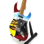 Miniatuur Fender Stratocaster gitaar met gratis standaard, Nieuw, Beeldje, Replica of Model, Verzenden