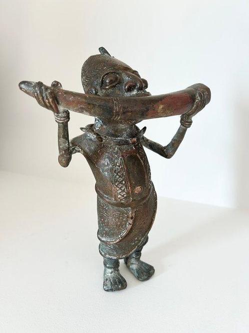 Afrikaanse tribale bronzen figuur – hoornblazer –, Antiek en Kunst, Kunst | Niet-Westerse kunst