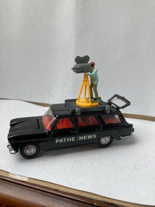 Dinky Toys - 1:43 - Fiat 2300 Station Wagon Pathé News, Hobby & Loisirs créatifs, Voitures miniatures | 1:5 à 1:12