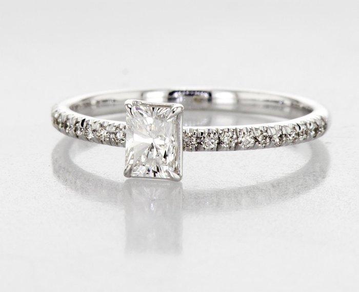 Ring - 14 karaat Witgoud - 0.60ct. tw. Diamant (Natuurlijk), Handtassen en Accessoires, Ringen