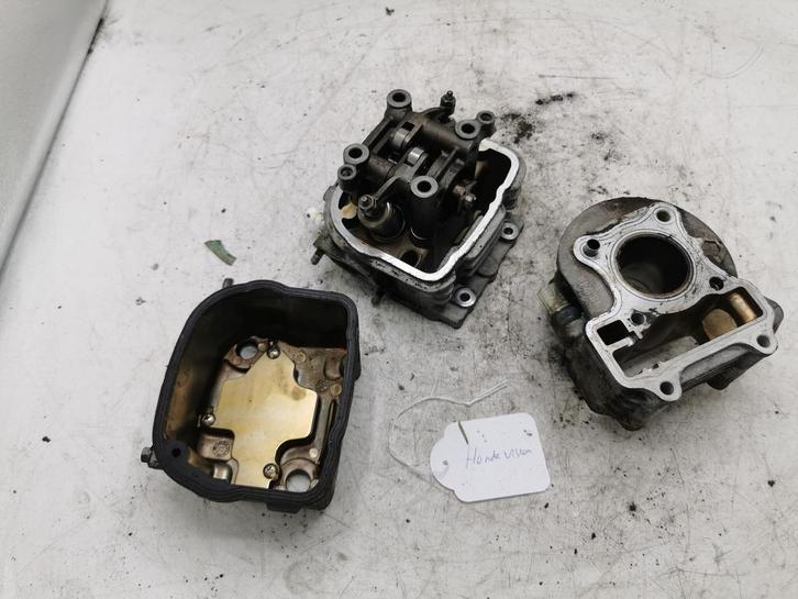 Honda vision 2016 / cilinder / cilinderkop / kleppendeksel, Fietsen en Brommers, Brommeronderdelen | Scooters, Cilinder, Overige merken