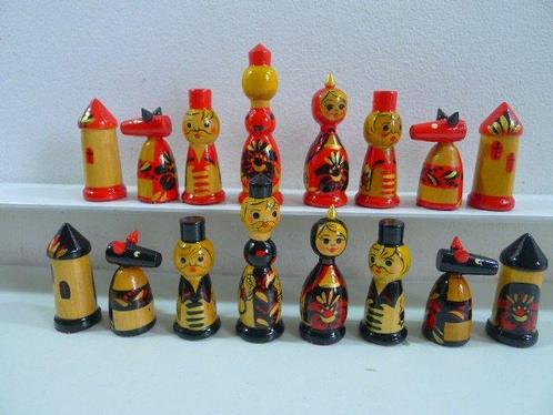 Echiquier coffret avec jeu déchecs Matriochka peint a la, Antiek en Kunst, Curiosa en Brocante