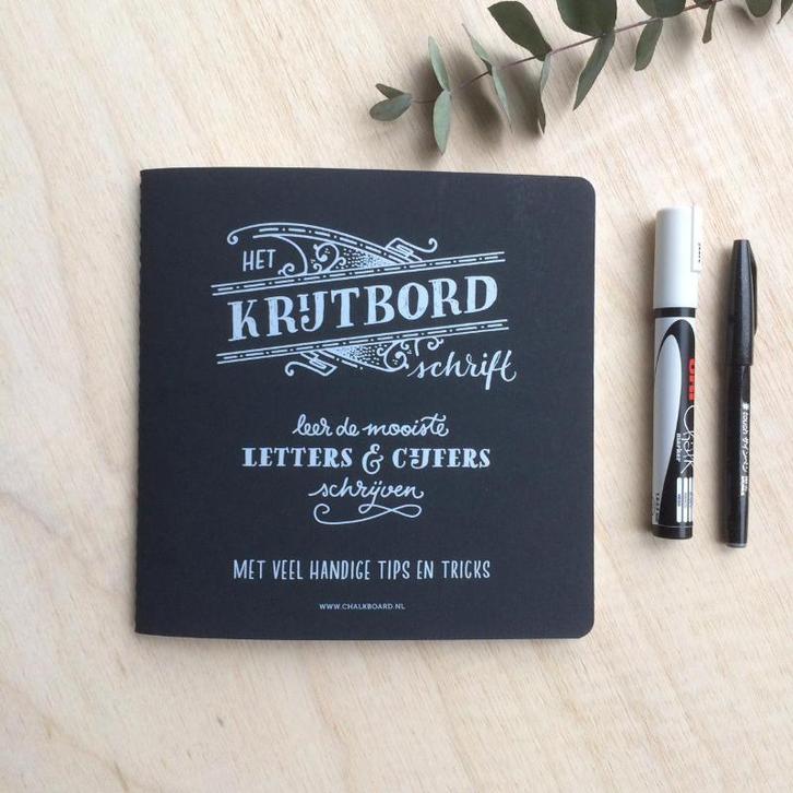 Het krijtbordschrift 9789082440416 Viktor Baltus, Livres, Loisirs & Temps libre, Envoi