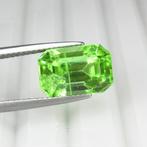 1 pcs Geel, Groen Olivijn - 6.68 ct - nternational Colored, Handtassen en Accessoires, Edelstenen, Nieuw