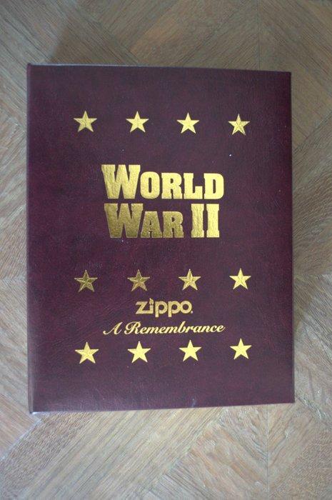Complete set - Zippo - A Remembrance Volume 2 - Briquet -, Verzamelen, Militaria | Algemeen