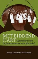 Met biddend hart 9789087048631 Marie-Antoinette Willemsen, Boeken, Verzenden, Gelezen, Marie-Antoinette Willemsen