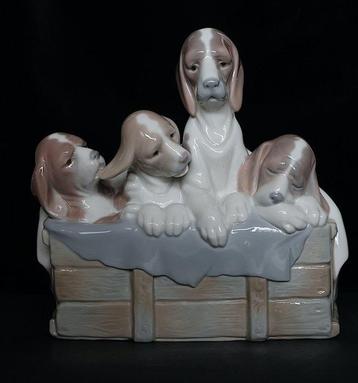 Lladró, 6153 - Juan Huerta - Statue, “Quattro cuccioli” - 23