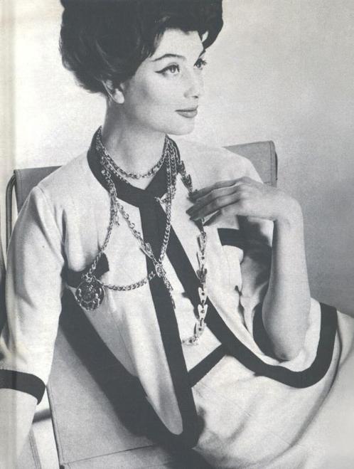 Coco Chanel / Vogue over 9789059565449 Bronwyn Cosgrave, Boeken, Hobby en Vrije tijd, Zo goed als nieuw, Verzenden