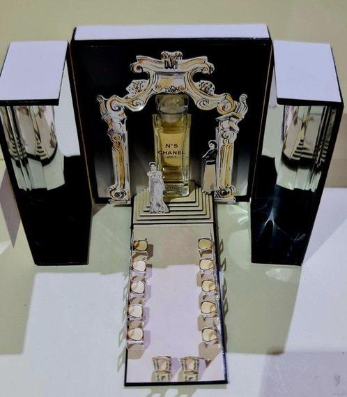 Chanel - Centre de table - Chanel N5 - Carton, Parfum - Sans, Antiek en Kunst, Antiek | Glaswerk en Kristal