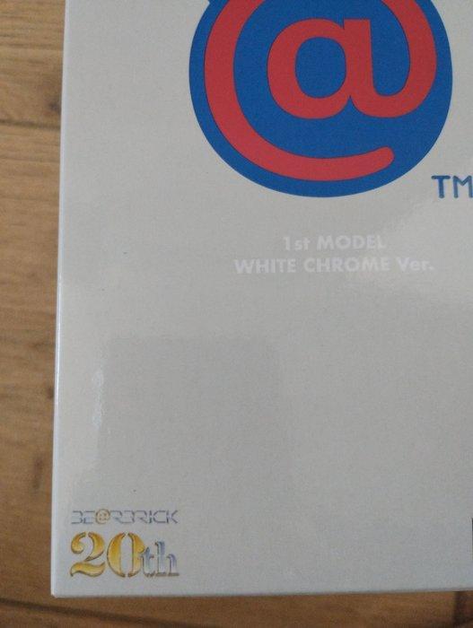 20e anniversaire Modèle Chogokin BE@RBRICK 1er MODÈLE BLANC, Antiek en Kunst, Kunst | Designobjecten