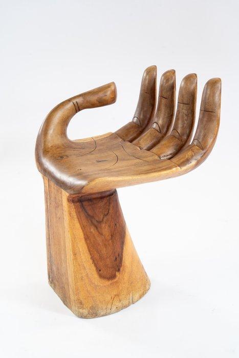 Stoel - Teak - Teakhouten stoel in de vorm van een hand., Antiek en Kunst, Curiosa en Brocante