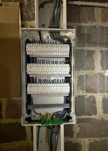 Électricien agréé chauffagiste agréé 0465694955, Service 24h/24