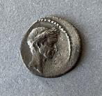 Romeinse Republiek. Julius Caesar. Denarius 43 BC - L.