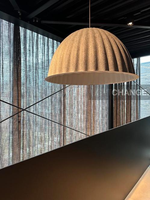 Muuto Under The Bell hanglamp 82cm E27 led meerdere stuks, Huis en Inrichting, Lampen | Hanglampen, Zo goed als nieuw, Kunststof