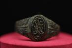 Middeleeuws (gotisch) - Brons versierde aristocratische ring