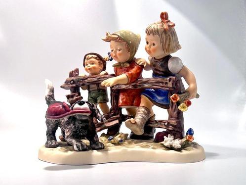 Goebel - Figurine - Hummel Goebel Porzellanfigur, Haltet, Antiek en Kunst, Curiosa en Brocante