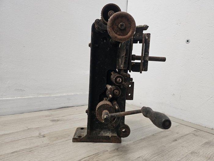 N.D. Proiettore cinematografico a manovella, per pellicole, Verzamelen, Foto-apparatuur en Filmapparatuur