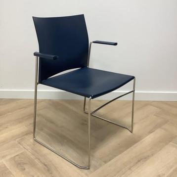Tweedehands kunststof kantinestoel / stapelstoel, blauw -, Huis en Inrichting, Stoelen, Gebruikt, Eén