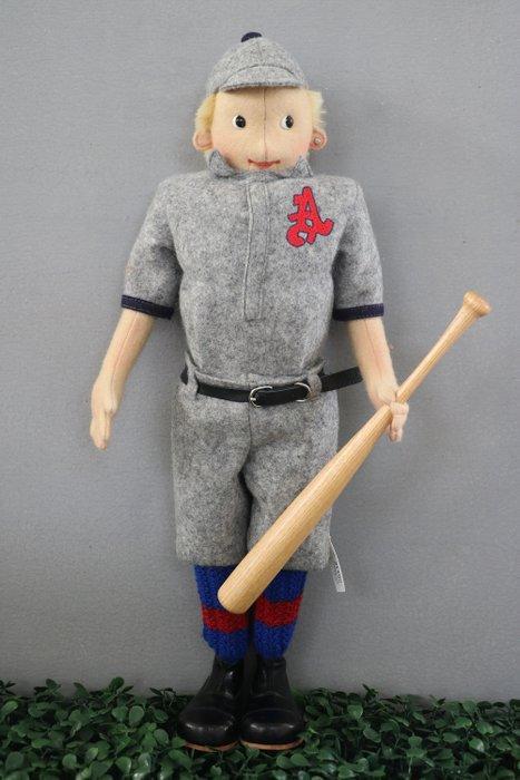 Steiff: vilten pop basebal speler, 1995 - Pop - 1990-2000 -, Antiek en Kunst, Antiek | Speelgoed