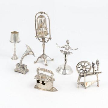 Ballerina, Vogelkooi, Lamp, Stoof, Grammofoon en Spinnewiel