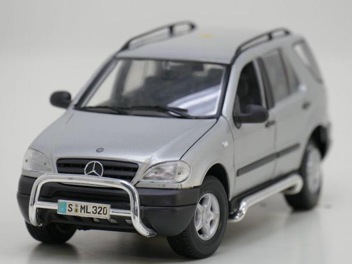 Schaal 1:18 Maisto 31847 Mercedes ML 320 #948 (Automodellen), Hobby en Vrije tijd, Modelauto's | 1:18, Gebruikt, Maisto, Ophalen of Verzenden