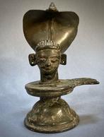 sculptuur, Mukha-liga con nga su yoni-pha, India del