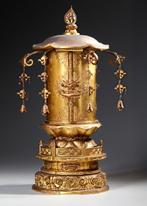 Zushi  (draagbare schrijn) met een omarmend Kangiten-beeld