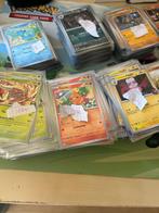 Pokémon - 1900 Bulk kaarten - Scarlet & Violet, Hobby en Vrije tijd, Nieuw