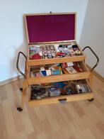 Naaidoos - Hout - Naaitas / naaidoos van hout op wielen