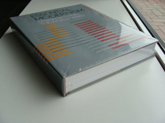 Book - Essential Modernism - Design between the World Wars -, Antiek en Kunst, Kunst | Designobjecten