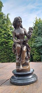 sculptuur, druiven vrouw - 26 cm - brons marmer