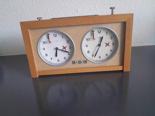 Schaakklok - Ruhla -   - Beuken - 1960-1970 - Garde Ruhla, Antiek en Kunst, Curiosa en Brocante