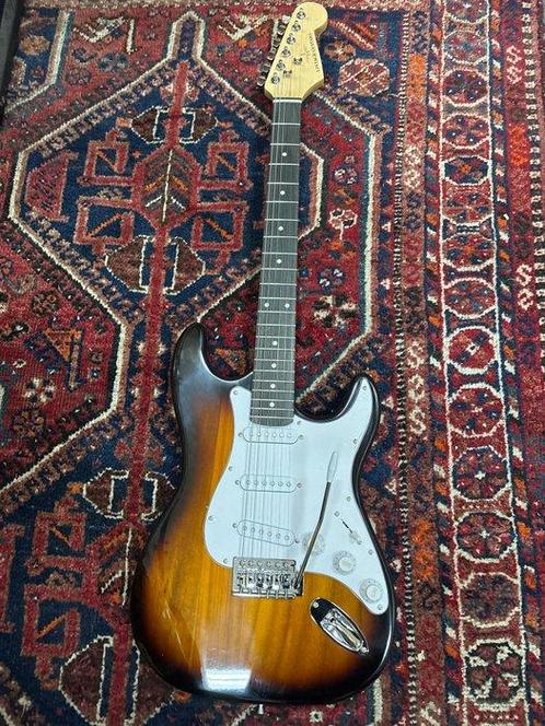Lintage Guitars - ST-1 (Stratocaster) 3-way Sunburst - -, Muziek en Instrumenten, Snaarinstrumenten | Gitaren | Akoestisch