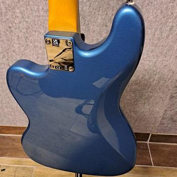 Fender - Fender VI Offset Contour Body - - Guitare basse beschikbaar voor biedingen