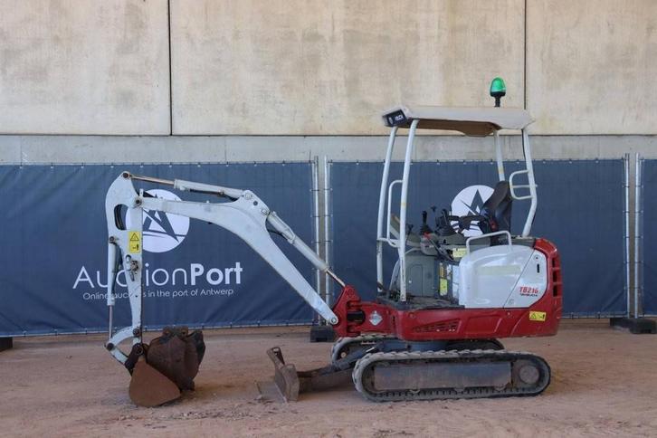 Veiling: Minigraver Takeuchi TB216 Diesel 11kW 2014, Zakelijke goederen, Machines en Bouw | Kranen en Graafmachines, Ophalen
