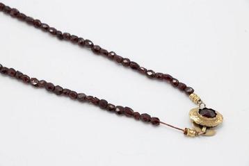 Collier - 14 carats Or jaune - Grenat - Un collier ancien