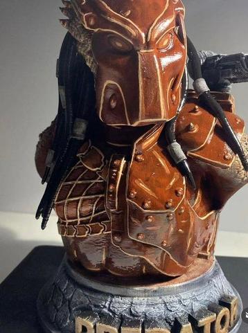 Predator Sculpted figure - handpainted - (21x14x16cm) -