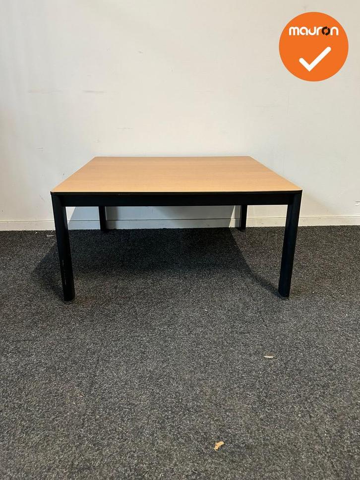 Ahrend Salontafel - 80x80x40 - Zwart onderstel -beuken blad, Zakelijke goederen, Kantoor en Winkelinrichting | Kantoormeubilair en Inrichting