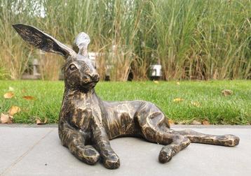 Figurine - Chillende haas - Bronze
